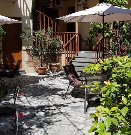 טביליסי Danisimo Hotel מראה חיצוני תמונה