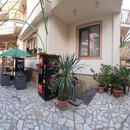 טביליסי Danisimo Hotel מראה חיצוני תמונה