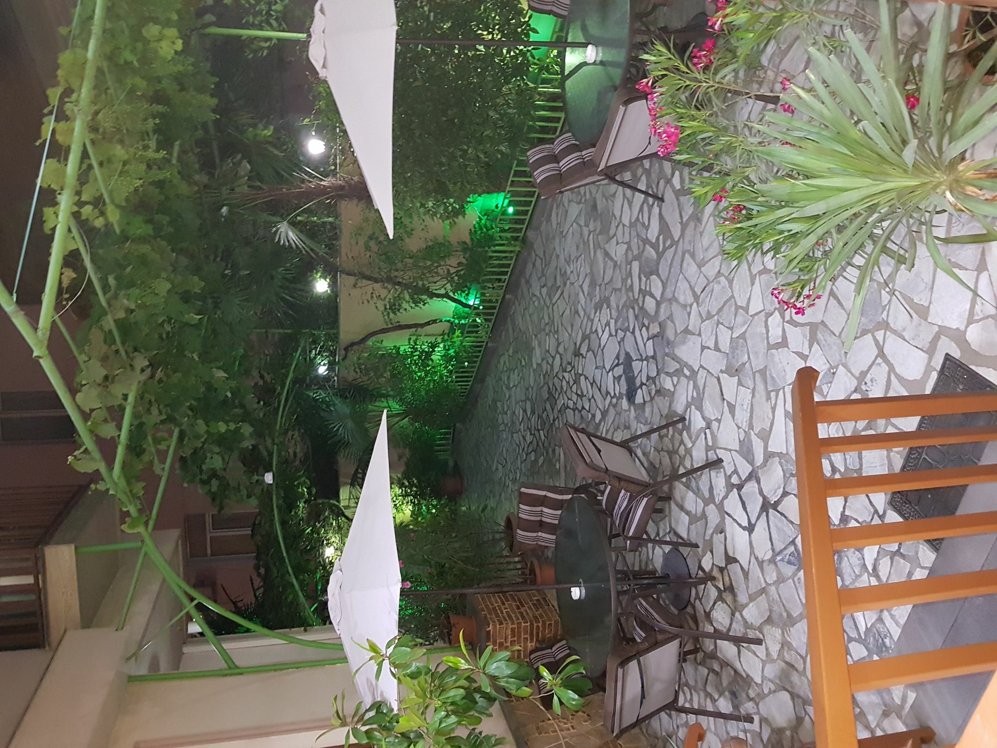 טביליסי Danisimo Hotel מראה חיצוני תמונה